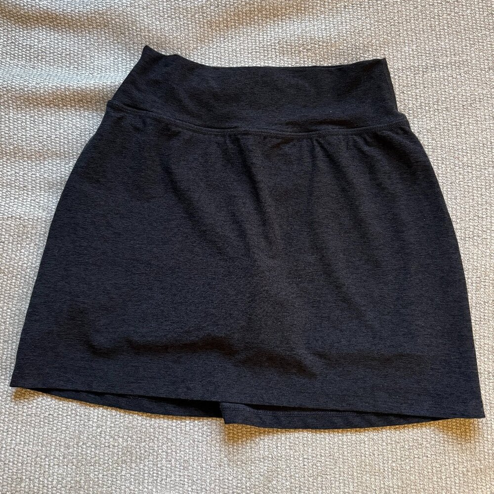 Beyond Yoga Move It Spacedye Athletic Skort in Darkest Night - Size Small